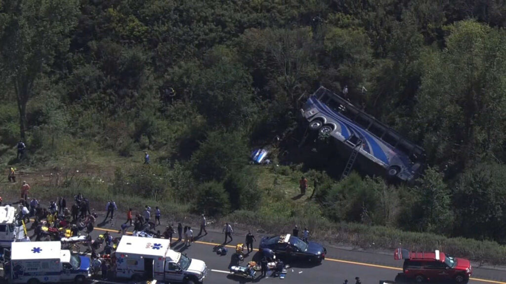 New York School Bus Carrying High School Band Crashes on I-84, Resulting in 2 Fatalities and 5 Critical Injuries 1 AA1h4bJY 1 1