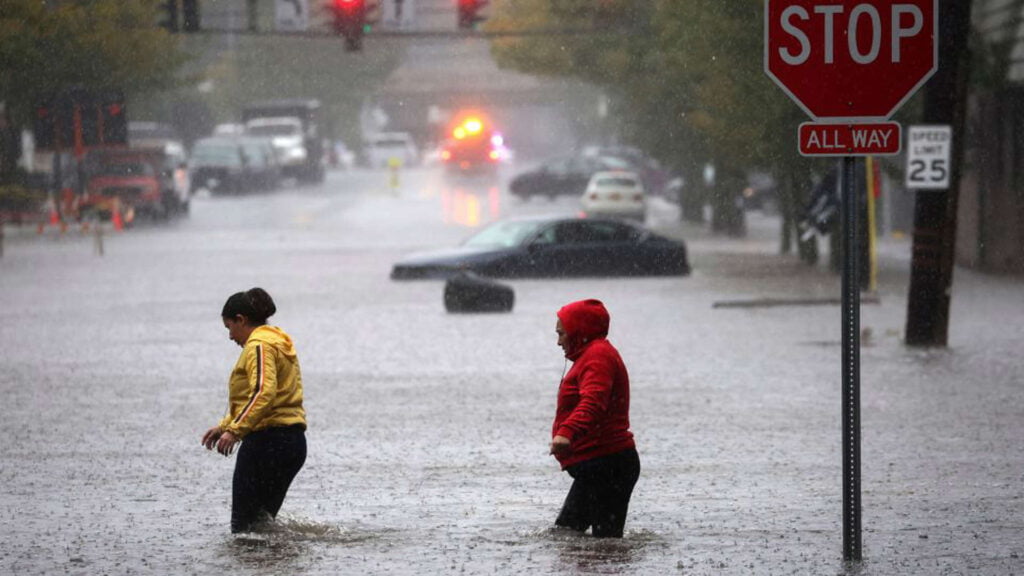 Record rain in New York City generates ‘life-threatening’ flooding, overwhelming streets and subways 1 AA1hsi1R