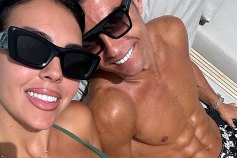 Cristiano Ronaldo Allegedly Confronting '99 Lashes' for Embracing an Iranian Painter 4 16971833828923