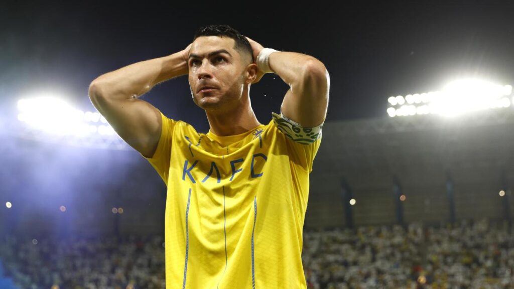 Cristiano Ronaldo Allegedly Confronting '99 Lashes' for Embracing an Iranian Painter 2 6517050595b84.r d.2418 1572 0