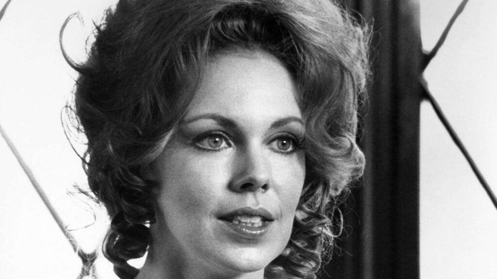 Lara Parker, Witch Angelique on ‘Dark Shadows,' Dies at 84 2 AA1ijFJl