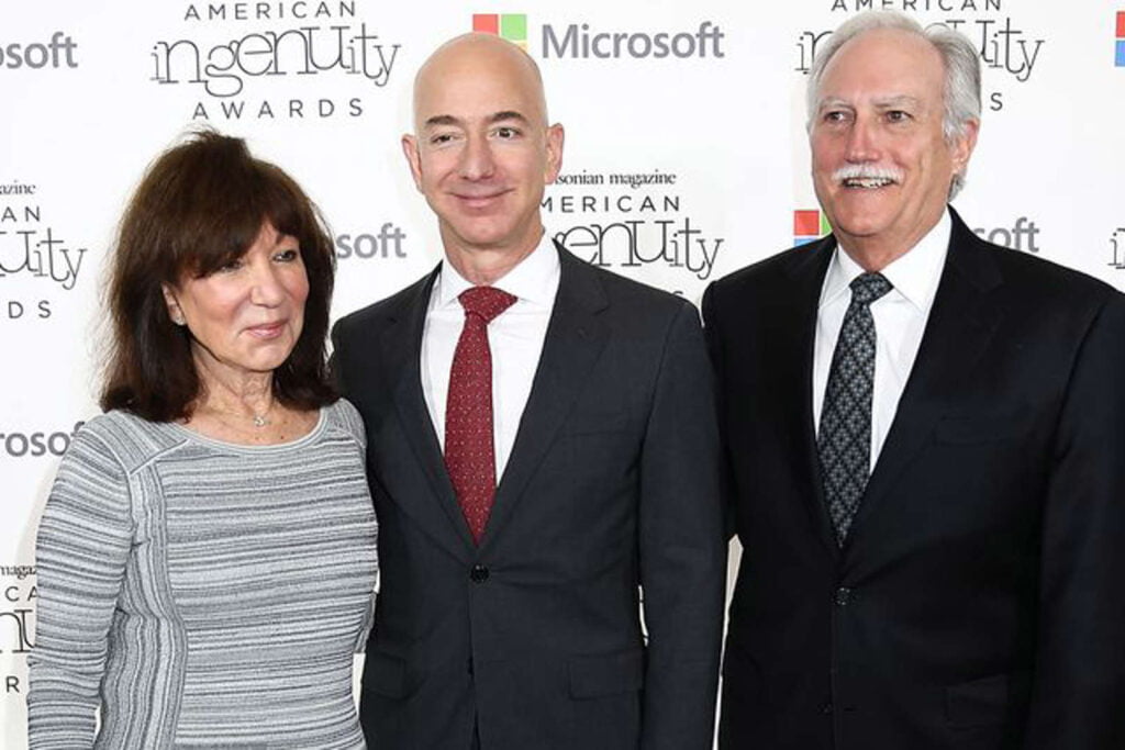 Jeff Bezos Reveals Move from Seattle to Miami: 'A Personal and Emotional Choice' 2 AA1jj4BJ