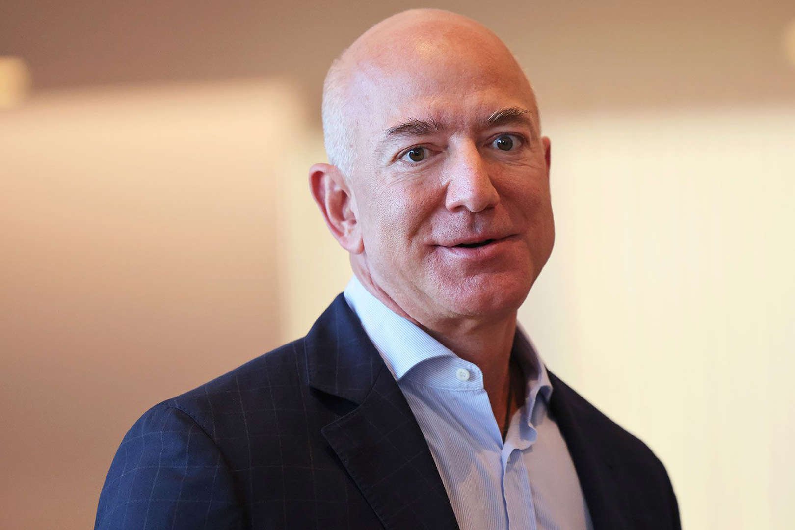 Jeff Bezos Reveals Move from Seattle to Miami: 'A Personal and Emotional Choice' 1 AA1jjfzr