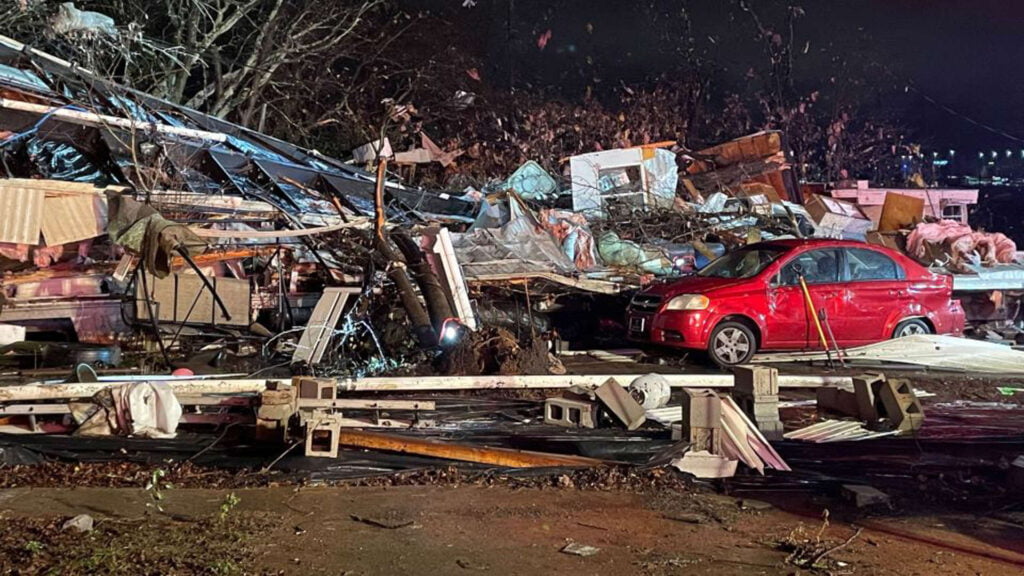 Survivors sought, damage assessed after Tennessee tornadoes kill at least 6 2 Survivors sought, damage assessed after Tennessee tornadoes kill at least 6