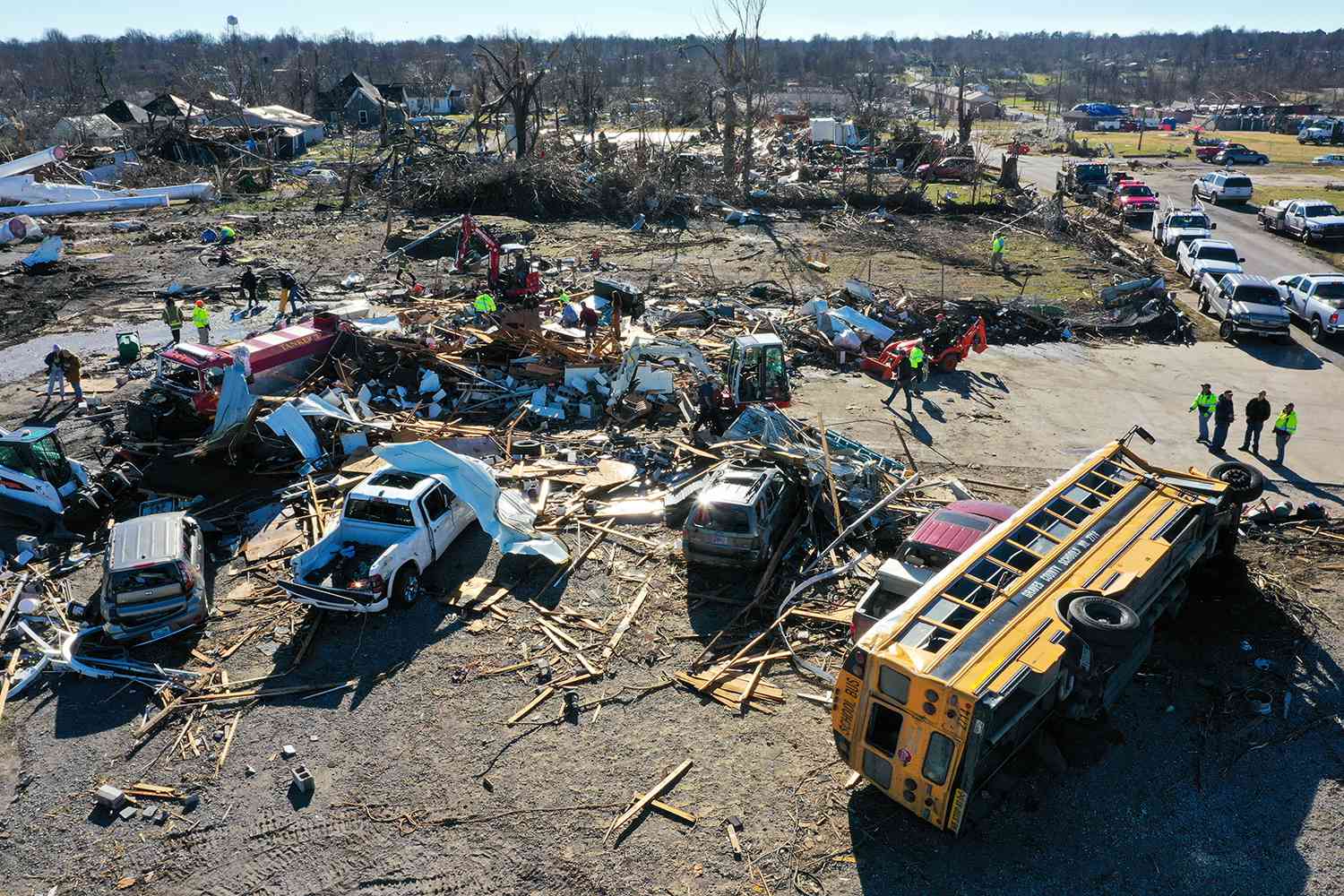Survivors sought, damage assessed after Tennessee tornadoes kill at least 6 1 Survivors sought, damage assessed after Tennessee tornadoes kill at least 6