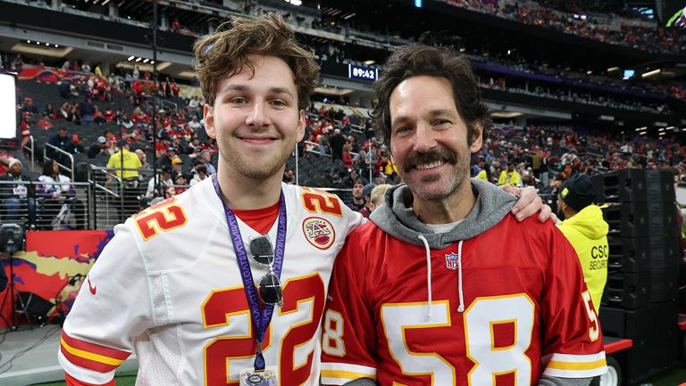Celebrities like Taylor Swift, Paul Rudd, Blake Lively, and Jay-Z attended the 2024 Super Bowl 2 BB1i7T8J