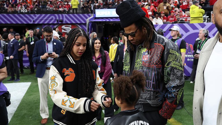 Celebrities like Taylor Swift, Paul Rudd, Blake Lively, and Jay-Z attended the 2024 Super Bowl 6 BB1i89El