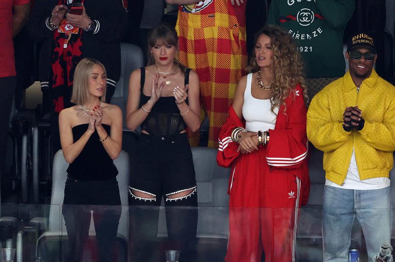 Celebrities like Taylor Swift, Paul Rudd, Blake Lively, and Jay-Z attended the 2024 Super Bowl 3 BB1i8cwD