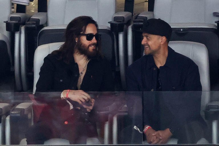 Celebrities like Taylor Swift, Paul Rudd, Blake Lively, and Jay-Z attended the 2024 Super Bowl 8 BB1i8d0g