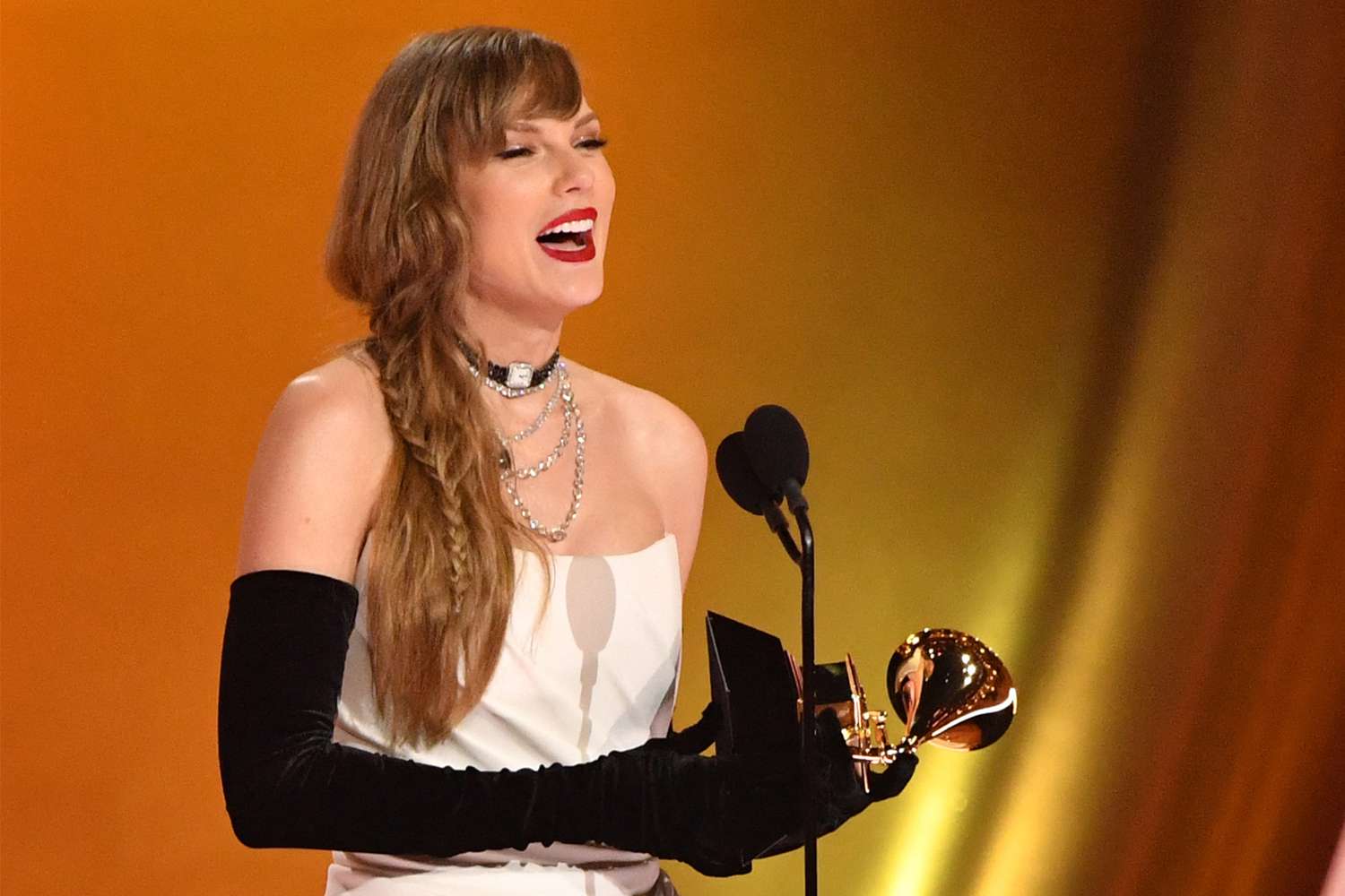 Taylor Swift Achieves Historic Fourth Album of the Year Victory at the Grammys 1 Taylor Swift Achieves Historic Fourth Album of the Year Victory at the Grammys