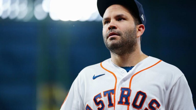 José Altuve signs five-year extension, becoming an 'Astro for life'.