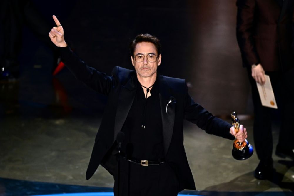 Robert Downey Jr. wins first Oscar for 'Oppenheimer'