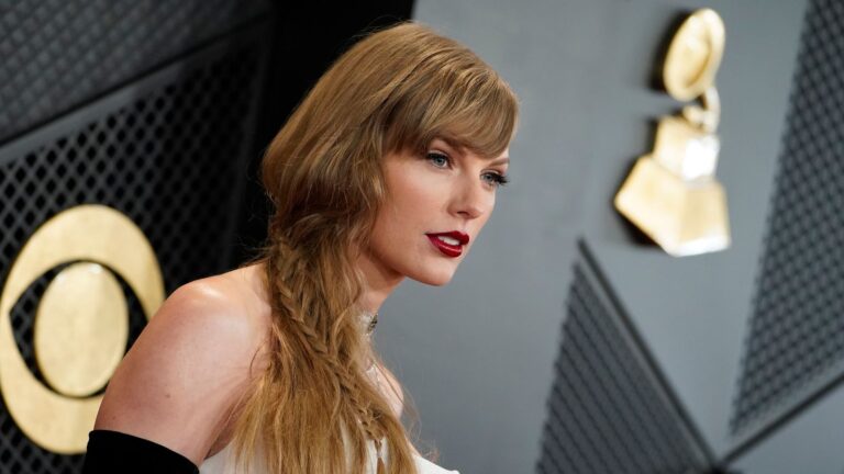 Taylor Swift Crowned a Billionaire by Forbes